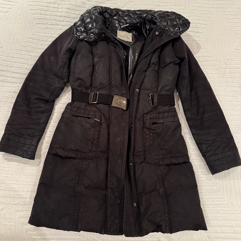 Moncler winter coat with detachable fur-trimmed hood. - Picture 12 of 15